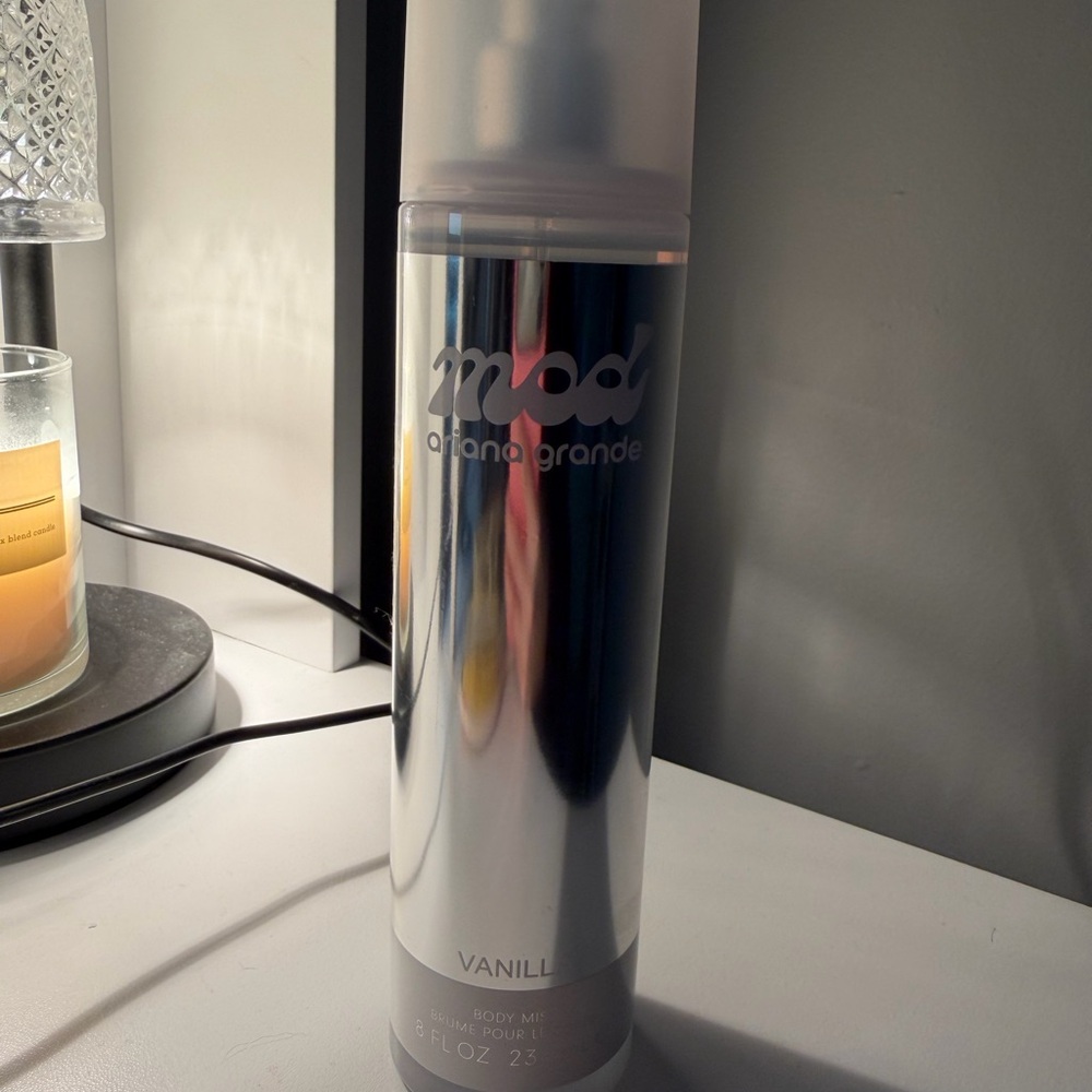 Ariana Grande Mood Vanilla Body Mist - Silver Metallic Bottle